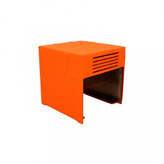 Carcasa (parte posterior) de mini PC KUBB en aluminio recubierta de cuero cosido con motivos naranjas